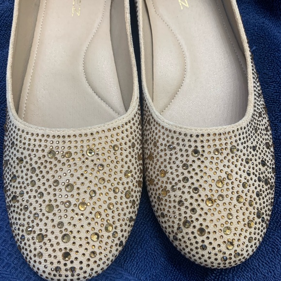 NEW Women's Cream Sequined Dress Shoes 10 - Picture 2 of 7